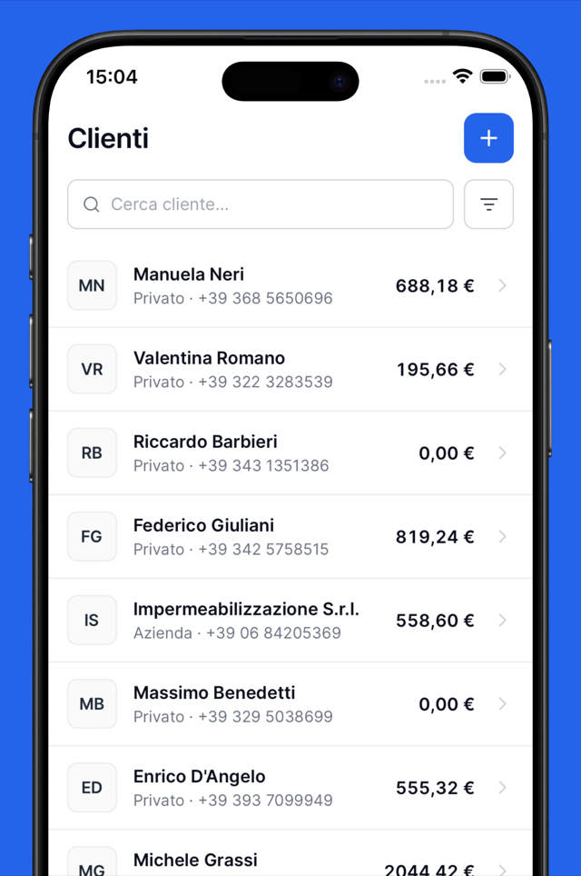 Elenco dei clienti nell'app officina.it, con contatti e saldo