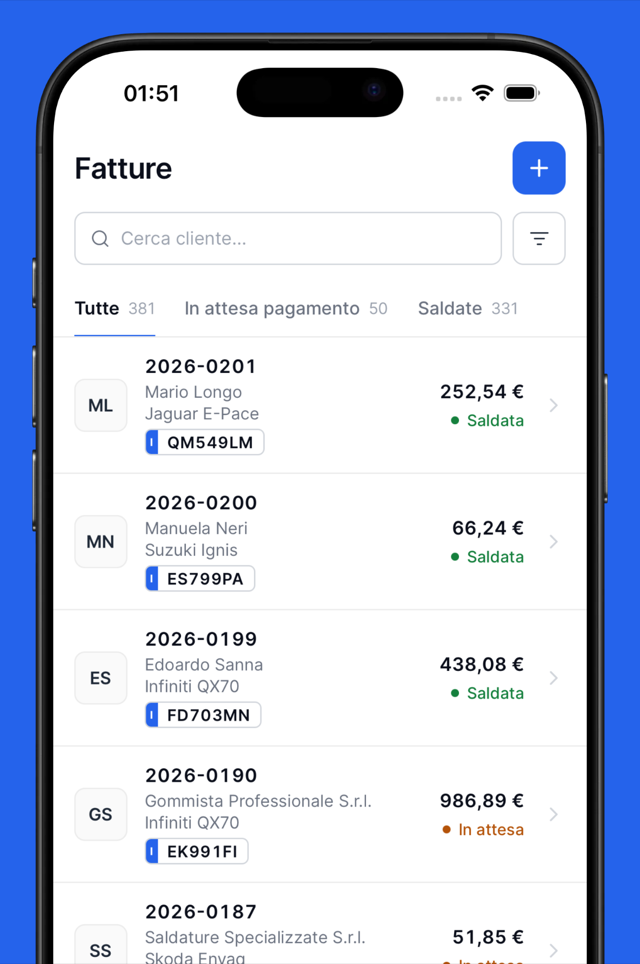 Elenco delle fatture nell'app officina.it, con importi e stato del pagamento